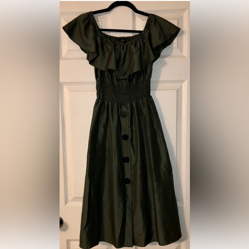 Zara Olive Green off the shoulder Midi Dress!! Size Large